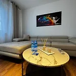 Moderne In Ideal Fuer Familien Und Monteure Bis 6 Personen Lejlighed