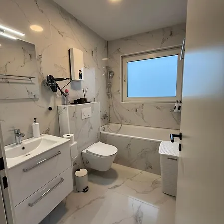 Moderne In Ideal Fuer Familien Und Monteure Bis 6 Personen *