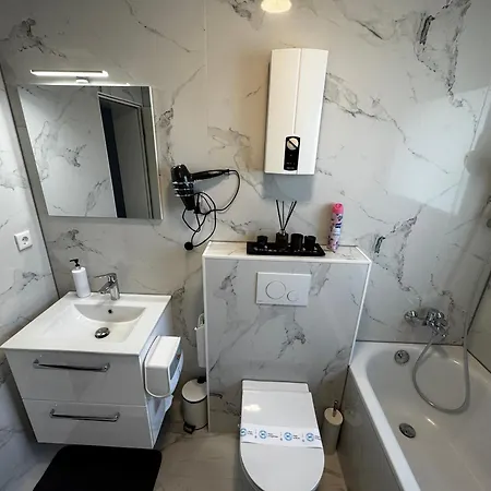 Moderne In Ideal Fuer Familien Und Monteure Bis 6 Personen