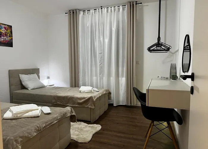 Moderne In Ideal Fuer Familien Und Monteure Bis 6 Personen 马尔