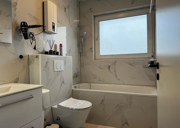 Moderne In Ideal Fuer Familien Und Monteure Bis 6 Personen * 马尔