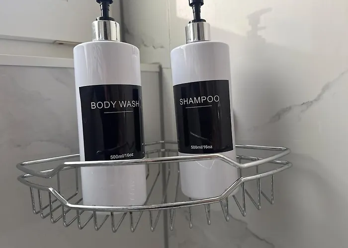 Moderne In Ideal Fuer Familien Und Monteure Bis 6 Personen 公寓 马尔