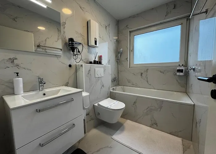 Moderne In Ideal Fuer Familien Und Monteure Bis 6 Personen *