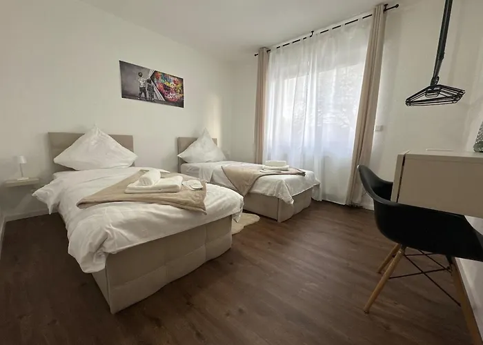 Moderne In Ideal Fuer Familien Und Monteure Bis 6 Personen 马尔