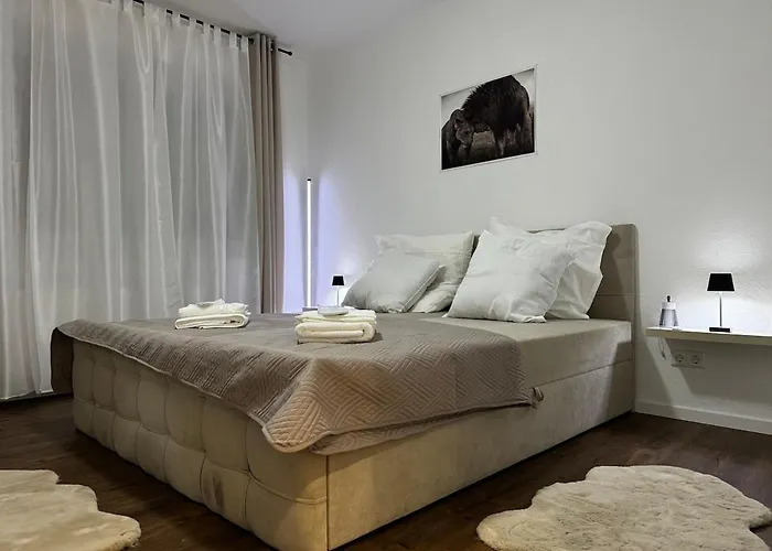 Moderne In Ideal Fuer Familien Und Monteure Bis 6 Personen 公寓 马尔