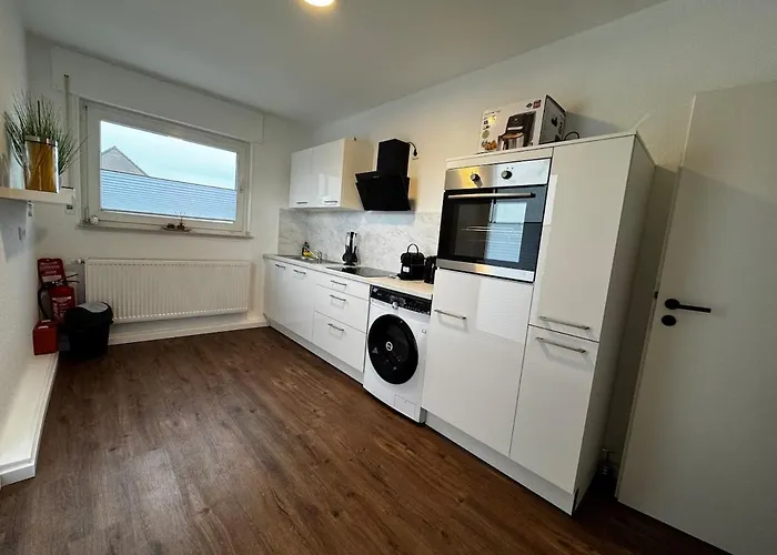 Moderne In Ideal Fuer Familien Und Monteure Bis 6 Personen 公寓 马尔