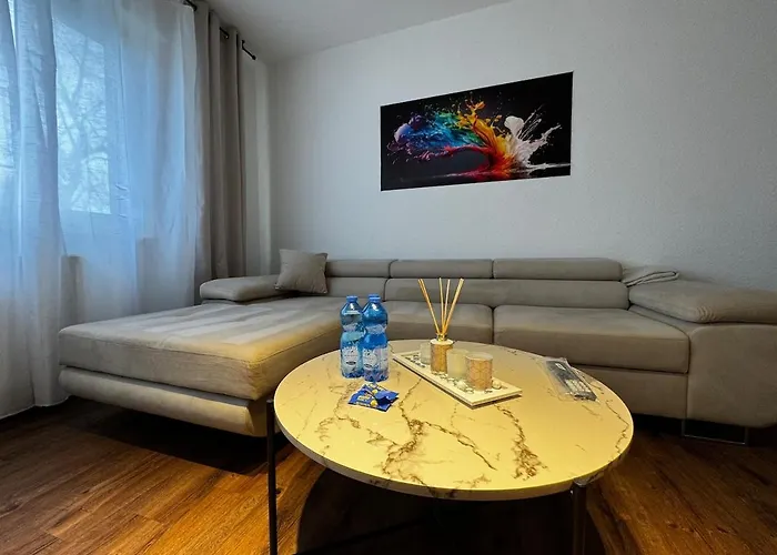 Moderne In Ideal Fuer Familien Und Monteure Bis 6 Personen 马尔