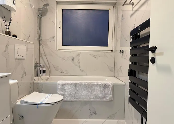 Moderne In Ideal Fuer Familien Und Monteure Bis 6 Personen 马尔